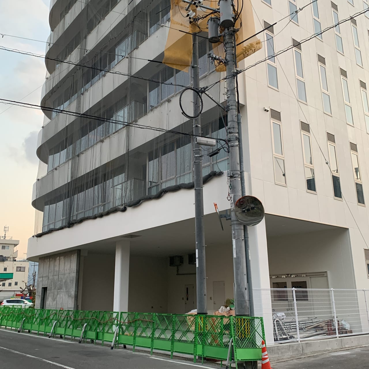 福山市 市役所駐車場すぐ隣に白いモダンな建物 号外net 福山市