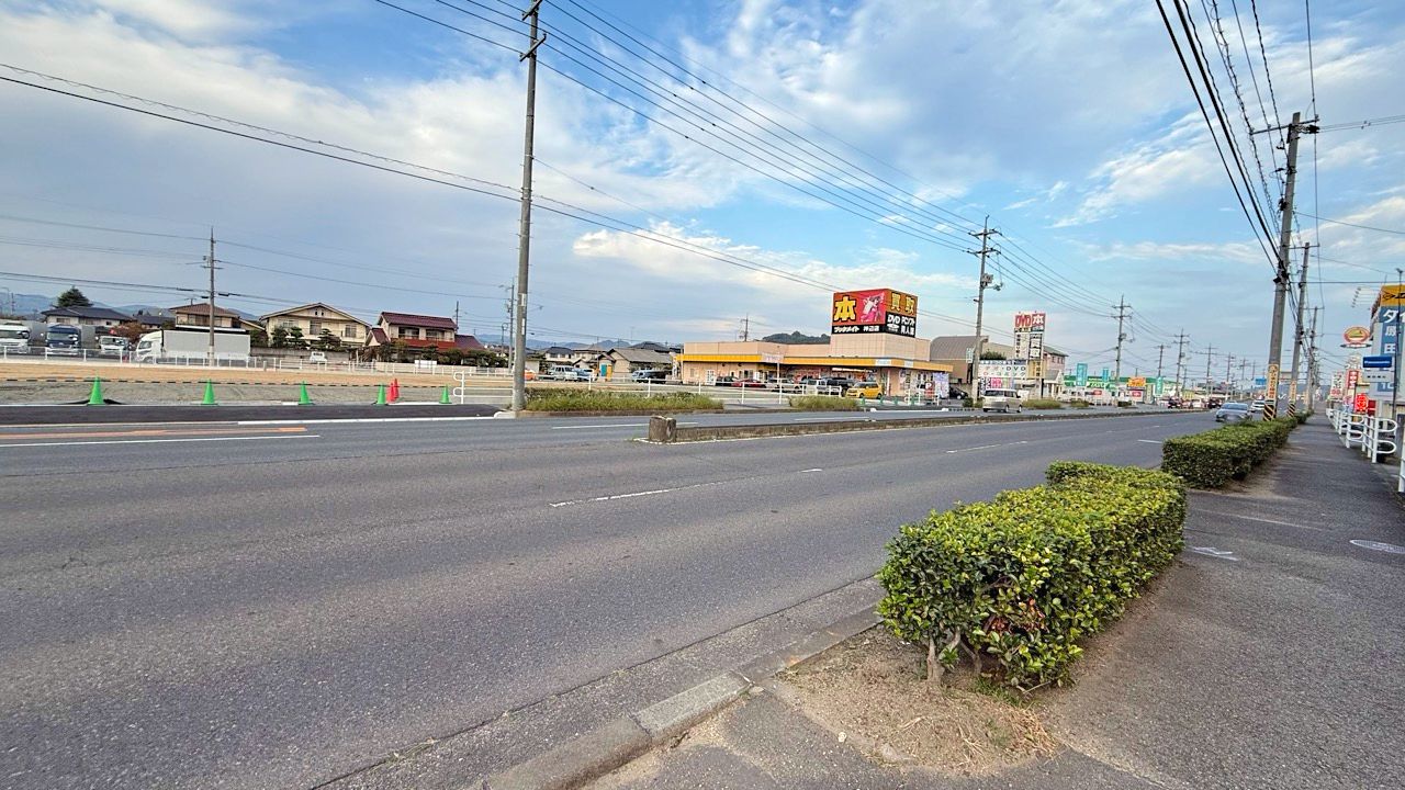「ブックメイト 神辺店」の隣の敷地